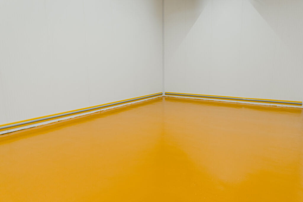 Cómo Mantener y Cuidar Superficies con Pintura Epóxica