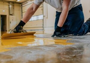 Ventajas de Usar Pintura Epóxica en Espacios Comerciales de Alto Tráfico