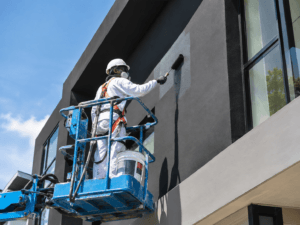 Pintar el exterior con colores oscuros: ventajas, riesgos de calor y cómo cuidarlos